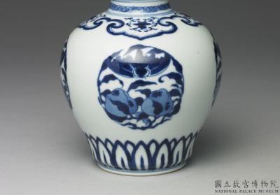 图片[3]-Lidded jar with auspicious symbols of happiness and longevity in underglaze blue, Qing dynasty, Yongzheng reign (1723-1735)-China Archive